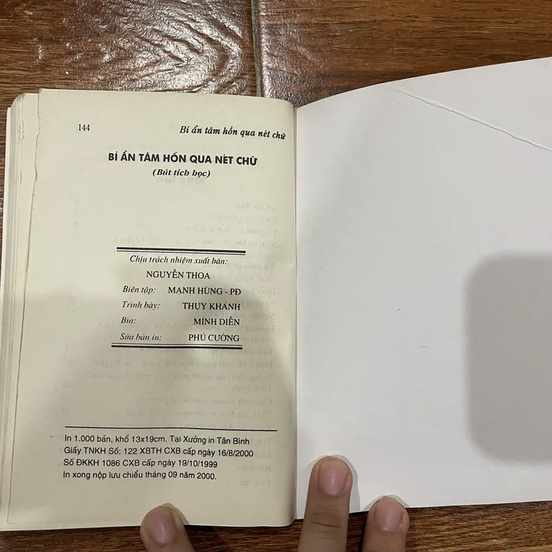 BÚT TÍCH HỌC - BÍ ẨN TÂM HỒN QUA NÉT CHỮ ( HUỲNH MINH ) 6 716000