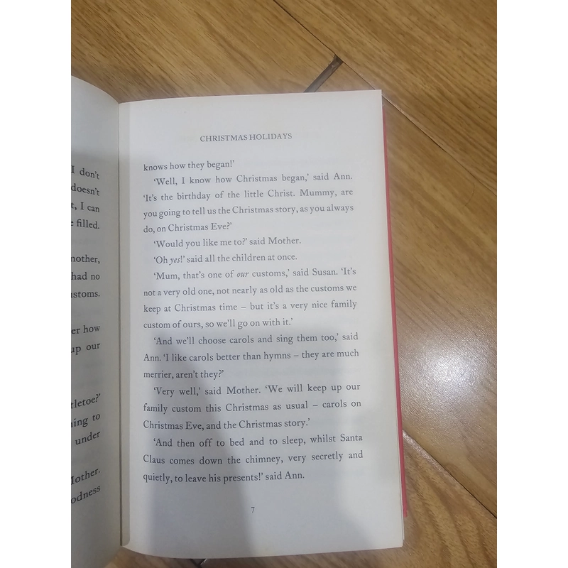 Christmas stories (Sách tiếng anh bìa cứng) 528061