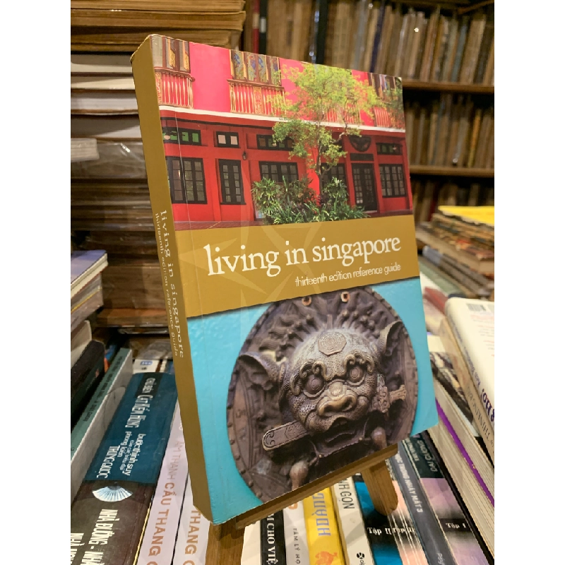 Living in Singapore: Thirteenth Edition Reference Guide 327170