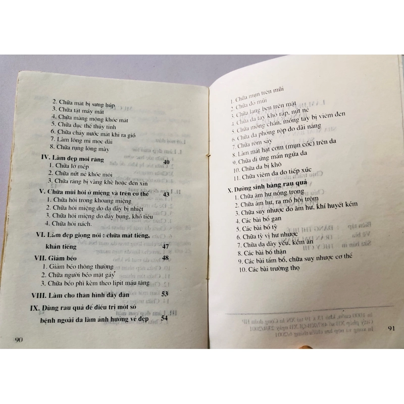 LÀM ĐẸP VÀ DƯỠNG SINH BẰNG RAU QUẢ  - 89 trang, nxb: 2001 320141