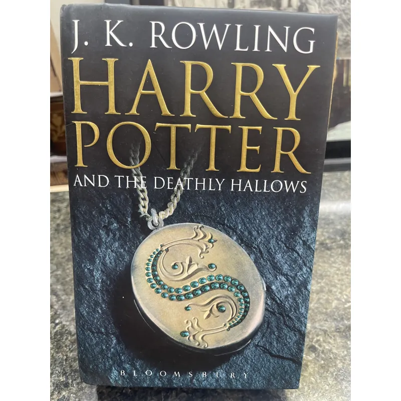 Harry Potter and the deathly hallows hard cover first edition 727942
