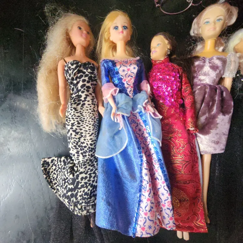 Búp bê Barbie đầm trắng đen 782644