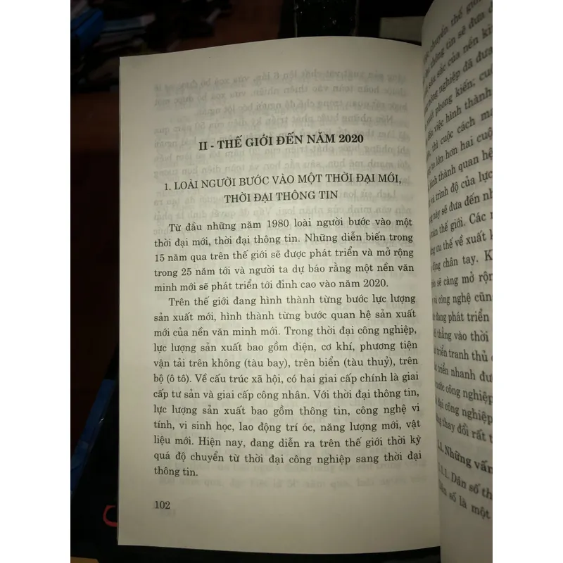 Thế giới trong 50 năm qua (1945-1995) và thế giới trong 25 năm tới (1996-2020) 740047