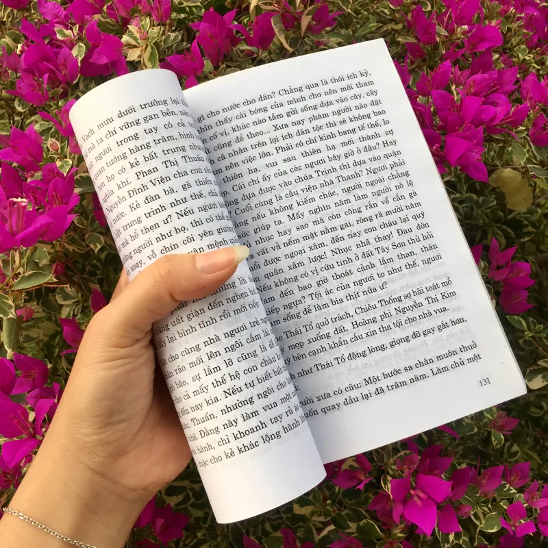 Thông điệp gửi từ qua khứ Nguyễn Duy Hợp 1010239