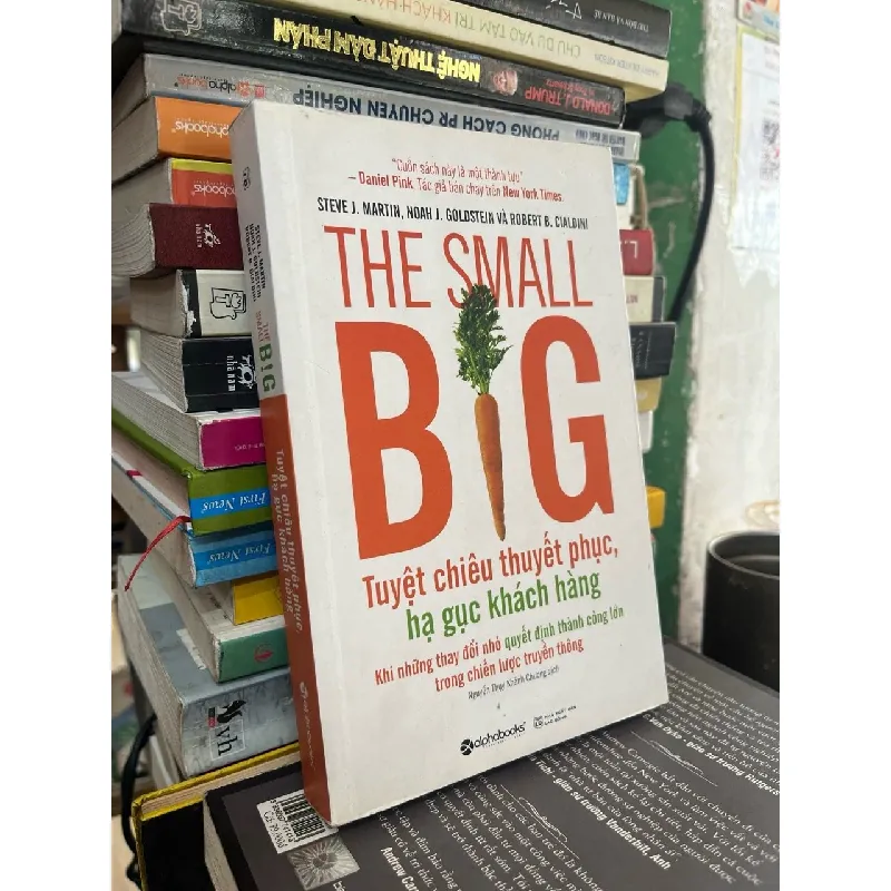 Tuyệt Chiêu Thuyết Phục, Hạ Gục Khách Hàng (The Small Big) - Steve J. Martin, Noah J. Goldstein và Robert B. Cialdini 325601