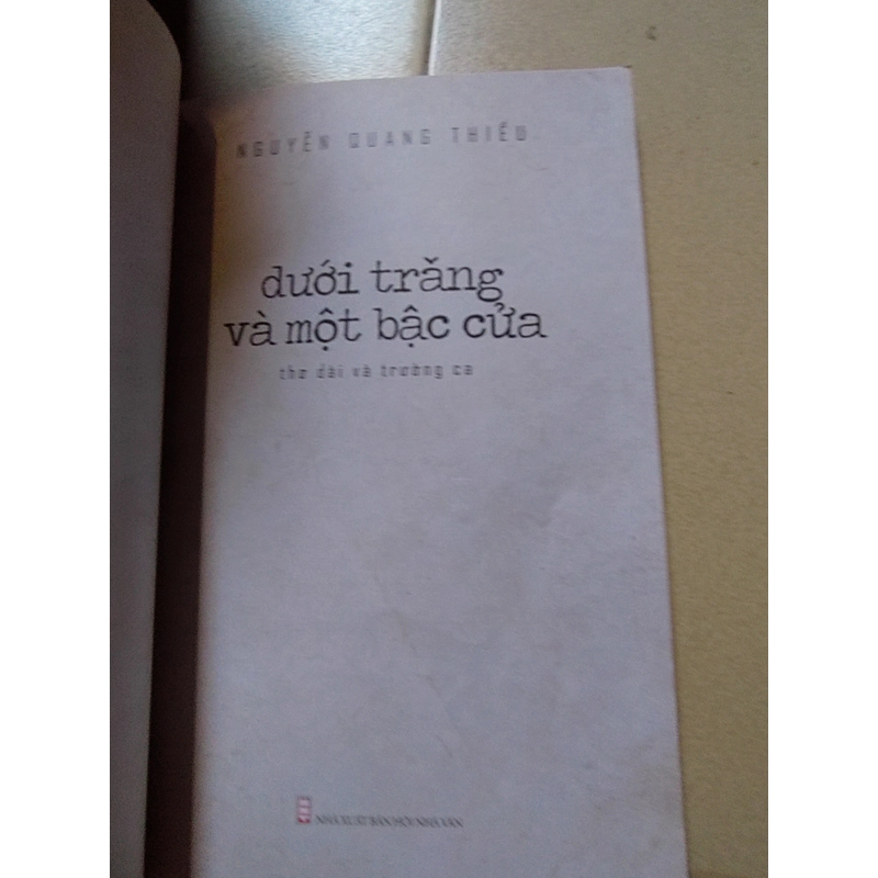 Thơ dài và  trường ca dưới trăng và một bậc cửa 478954
