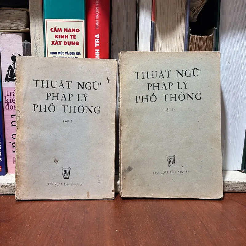 [Có Thể Là Bản Photo] - II Sách Pháp Luật: Thuật Ngữ Pháp Lý Phổ Thông (2 Tập) - 1986•1987 755364