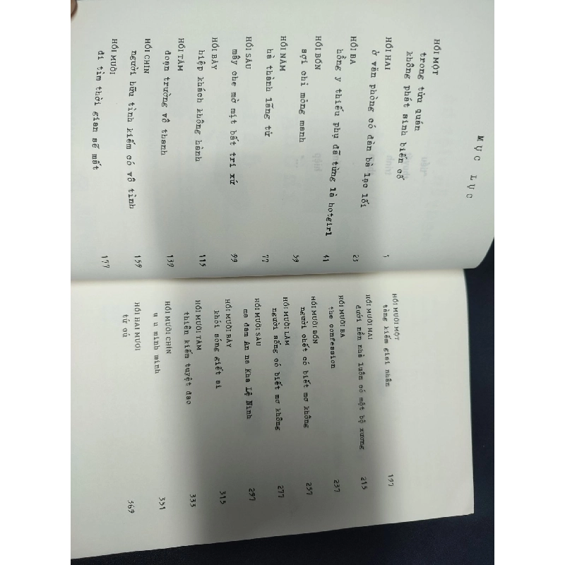 Tuyệt không dấu vết mới 90% quăng góc nhẹ 2023 HCM1406 Nguyễn Việt Hà SÁCH VĂN HỌC 915426