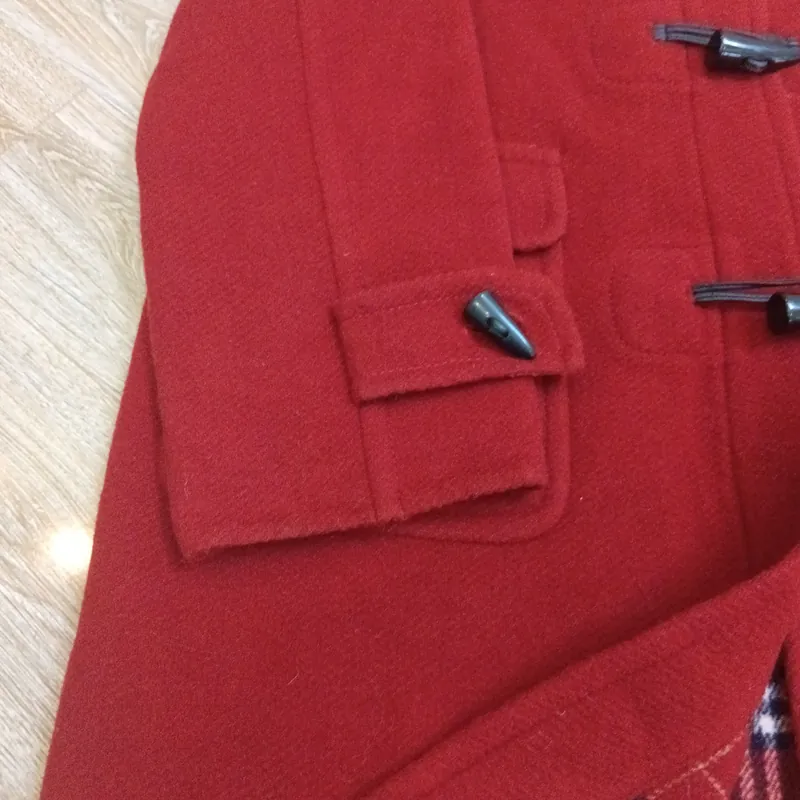 Áo dạ khuy sừng biểu tượng cho sự thanh lịch và trẻ trung 716406