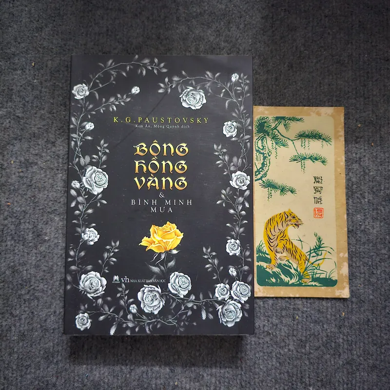 Bông hồng vàng và bình minh mưa - Paustovky 733068