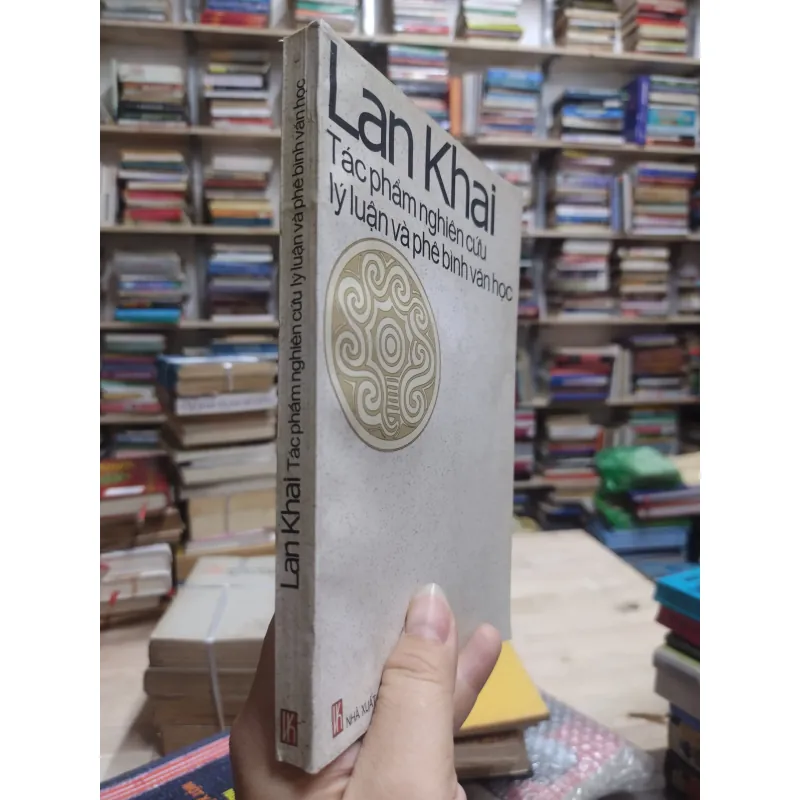 Sách: Tác phẩm nghiên cứu lý luận và phê bình văn học - Lan Khai (A2) 576455