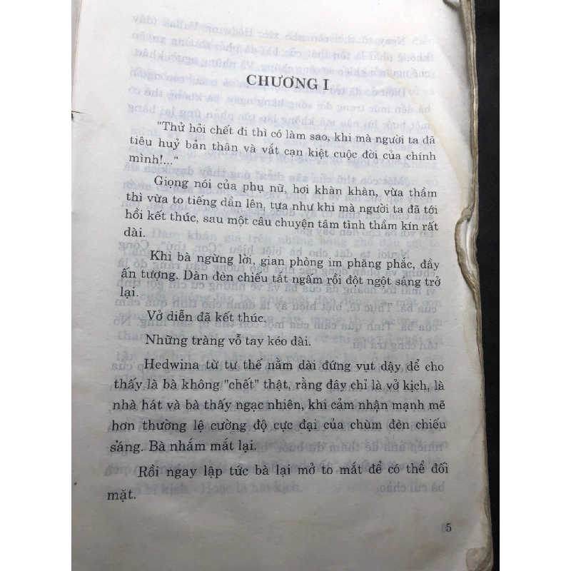 Một mùa lá 2001 mới 60% ố bẩn nhẹ bụng xấu rách góc bìa Madeleine Chapsal HPB0906 SÁCH VĂN HỌC 915421