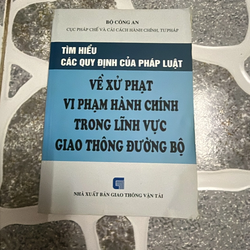 Pháp luật về xử lya vi phạm hành chính trong lĩnh vự giao thông 447766