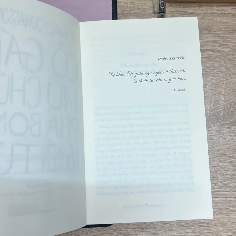 Cô gái mù chữ hái bom nguyên tử 976413