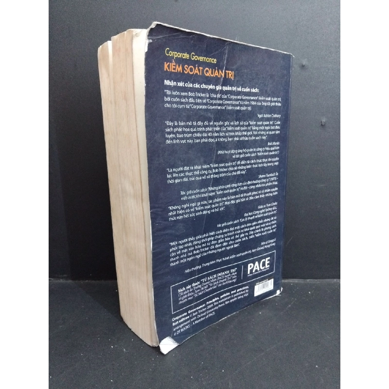 Corporate Governance Kiểm soát quản trị mới 70% tróc bìa ố bẩn 2012 HCM0612 Bob Tricker KỸ NĂNG 922063