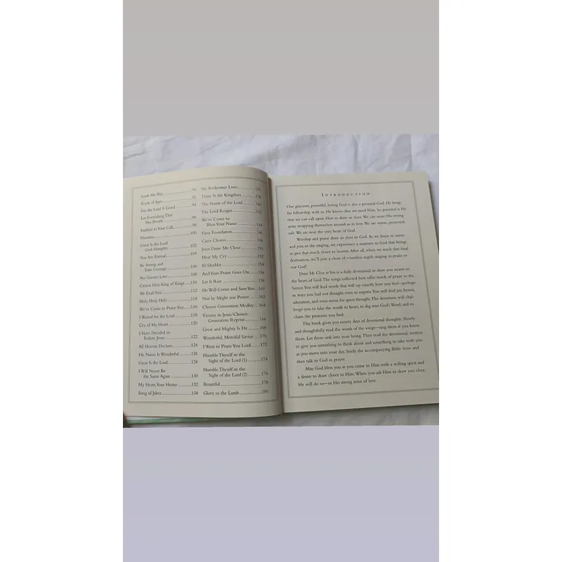 Songs4Worship
Draw Me Close to You: Daily Devotionals from the Greatest Praise  734270