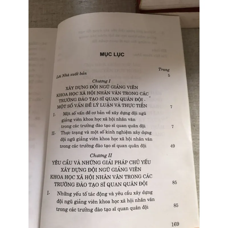 Xây dựng đội ngũ giảng viên khoa học xã hội nhân văn 782763