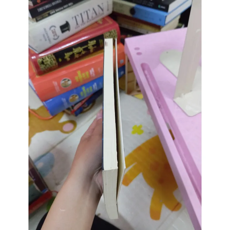 Một Con Người – Christopher Isherwood | Tiểu thuyết văn học nổi tiếng 960380