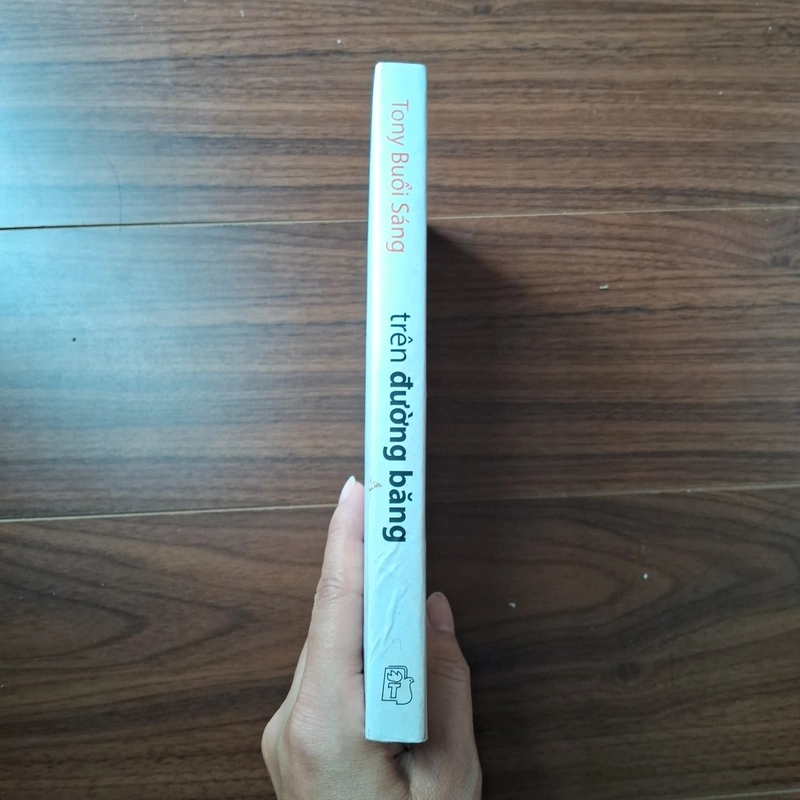 Tony buổi sáng - trên đường băng 531638