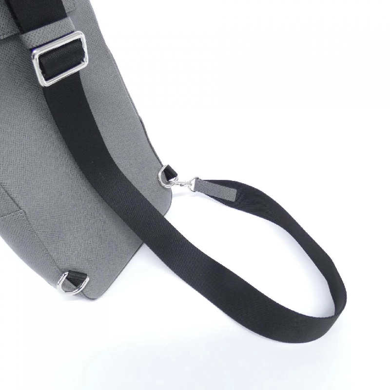 Túi đeo chéo Louis Vuitton Taiga Avenue M30801 - Hàng hiệu chính hãng 766045