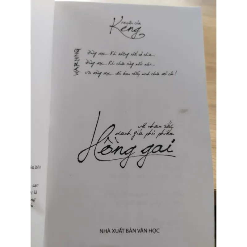 cuốn sách "Hồng Gai - Về Nhan Sắc, Danh Giá, Phù Phiếm".
Tác giả: Keng  961601