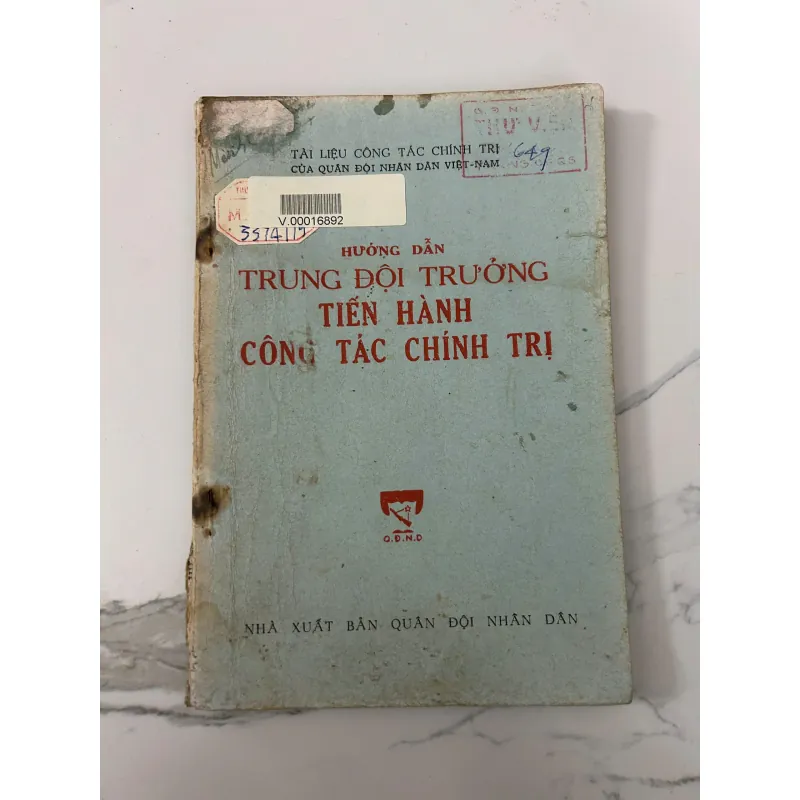 Hướng dẫn trung đội trưởng tiến hành công tác chính trị – Nhiều tác giả 758290