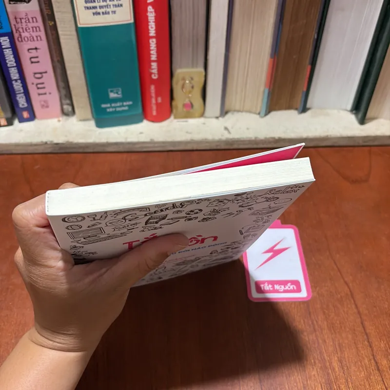 II Sách Kỹ Năng: Tắt Nguồn _ Bình Tĩnh Sống Dù Đời Náo Động - Angela Lockwood - 2021 791032