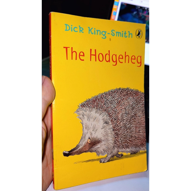 Ngoại văn về động vật dành cho bé - THE HODGEHEG (Dick King-Smith) (Bìa sờn)  496143