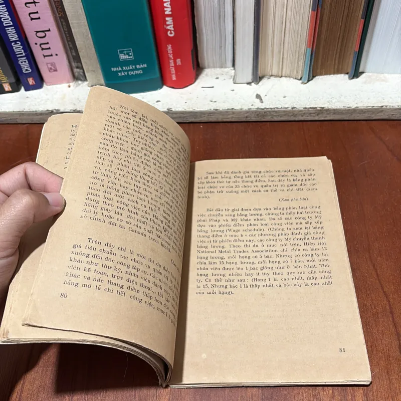 II Vấn Đề Tuyển Dụng Và Chính Sách Lương Bổng - Nguyễn Hữu Thân - 1990 779012