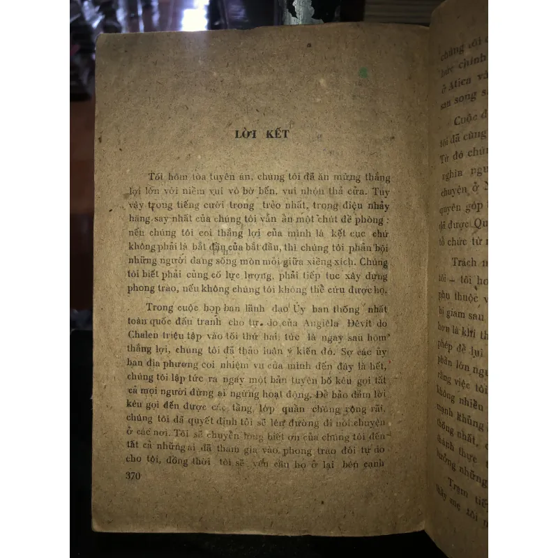 Vào cuộc - Angêla Đêvít  793190