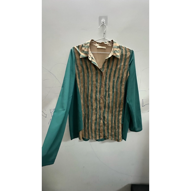 Áo sơ mi phom rộng, chất mát, phối màu lạ 463064