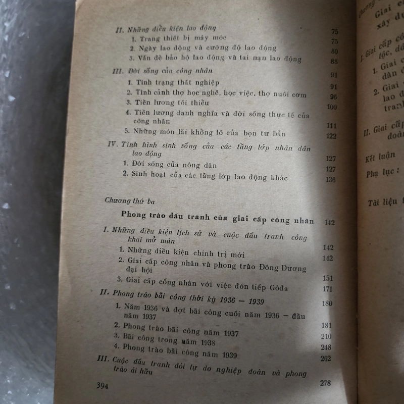 Giai cấp công nhân Việt Nam thời kỳ 1936-1939 | chữ ký tặng của tác giả Cao Văn Biền 528992