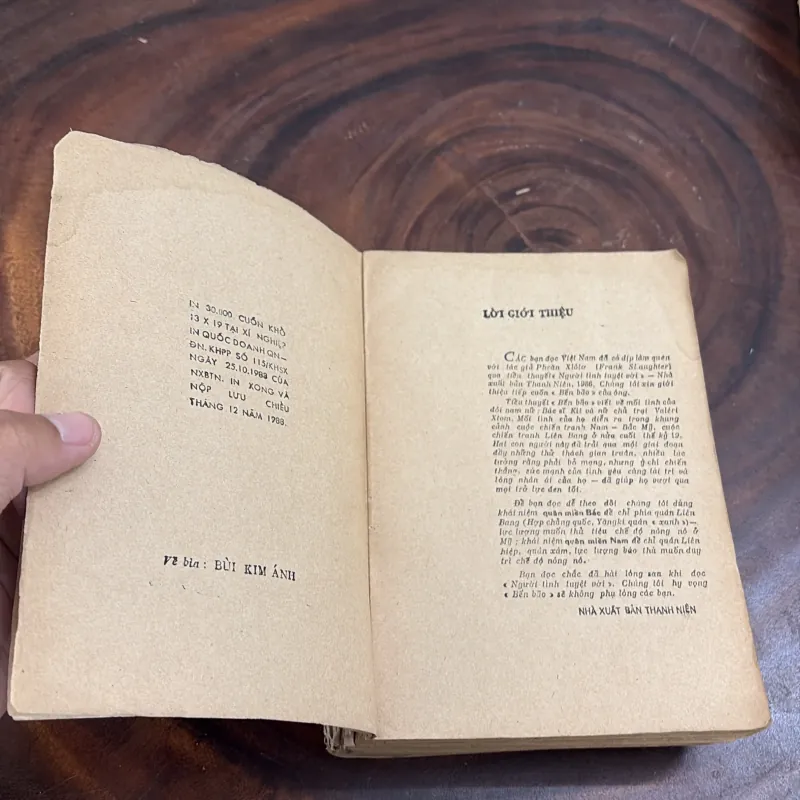 II Văn Học: Bến Bão - FRANK SLAUGHTER - Lâm Đới Châu (Dịch) - 1988 1008958