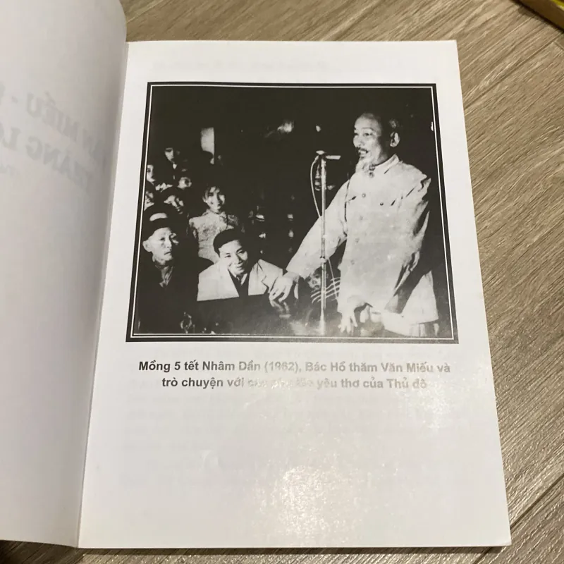 VĂN MIẾU - QUỐC TỬ GIÁM THĂNG LONG - HÀ NỘI (XB 2012) 751651