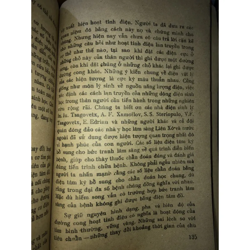 Chiếc gương thần kỳ - V. X. Frolov 928690