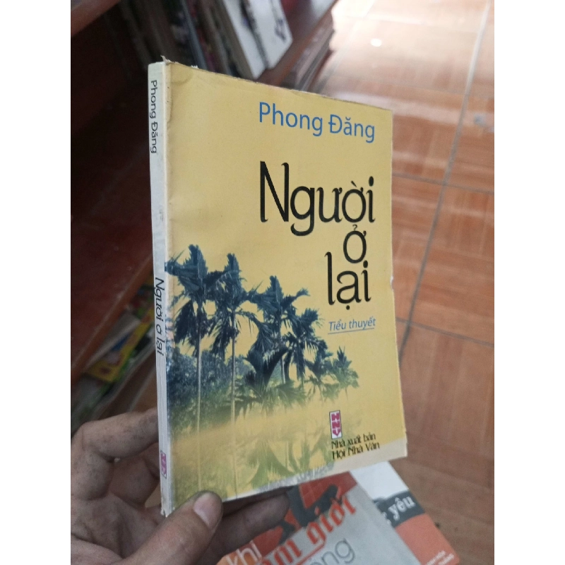 (Sách cũ SCGR) Người ở lại - Phong Đăng 2012 Tiểu Thuyết VAVO-AK19 Blogmeo090426 1015300