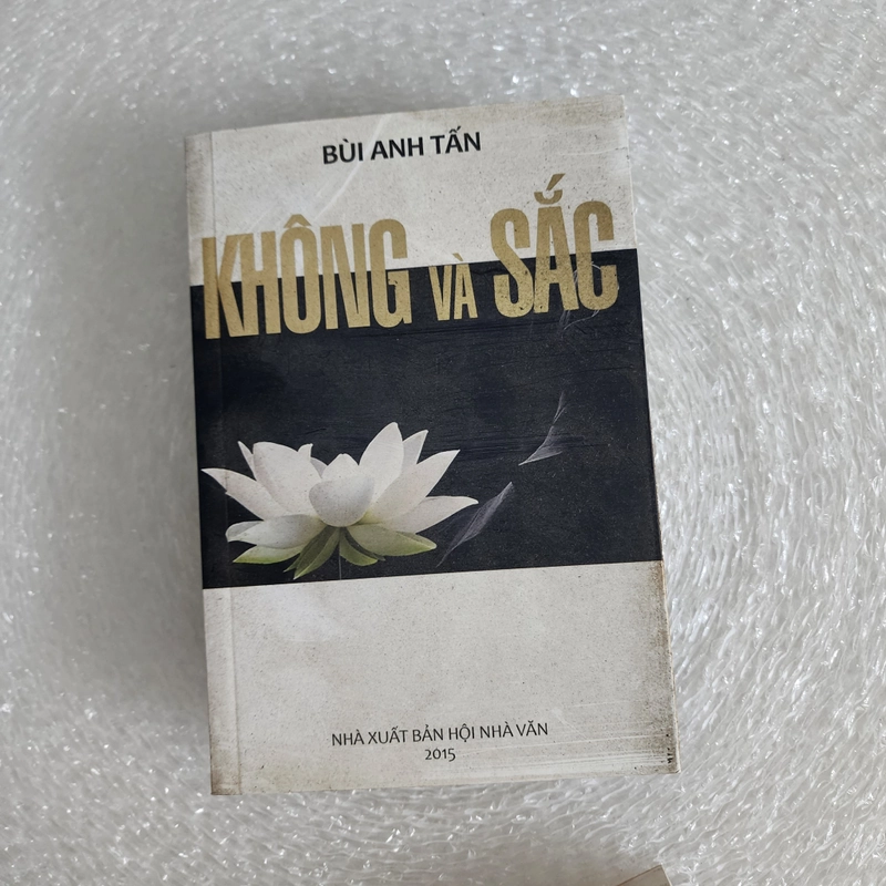 Không và sắc | chữ ký nhà văn Bùi Anh Tấn  518871