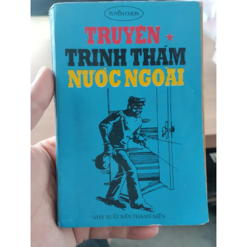 cuốn sách cũ thuộc loại sưu tầm, có tên là "Tuyển chọn Truyện Trinh Thám Nước Ngoài" 1032636