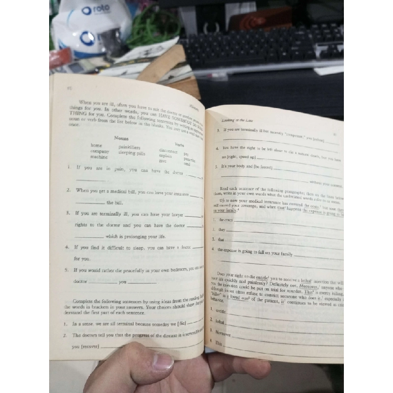 Milestones An Intermediate Reader/Workbook In English - Robert L. Saitz, John M. Kopec mới 80% ố Sách tự học tiếng Anh HCM1004 1007414