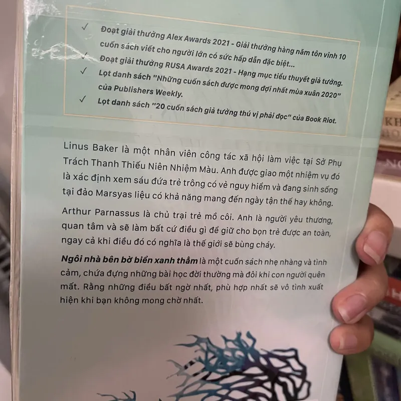 “Ngôi nhà bên bờ biển xanh thẳm” - tác giả TJ KLUNE (sách mới 100%) 604858