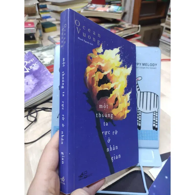 Sách: Một thoáng ta rực rỡ ở nhân gian - TG: Ocean Vuong (B1) 935027