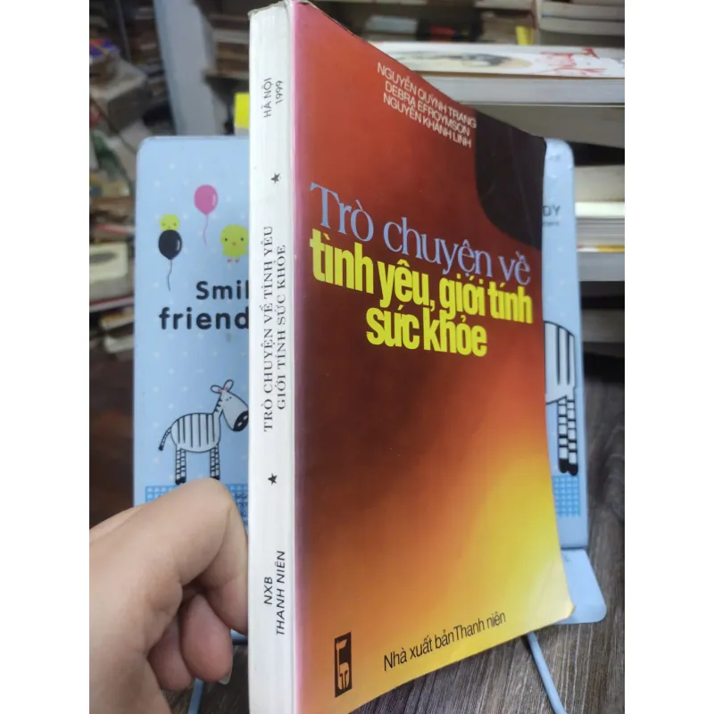 Sách: Trò chuyện về tình yêu, giới tính, sức khoẻ (B1) Tác giả: Nhiều tác giả 694423