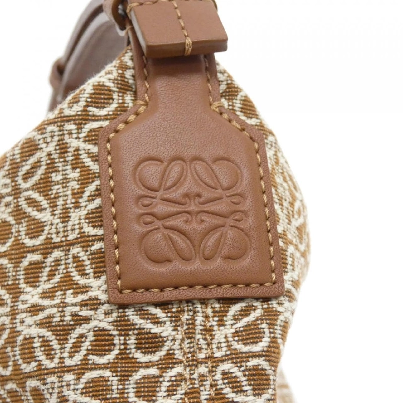 Túi Loewe Cubi nhỏ Q995250X01 616446