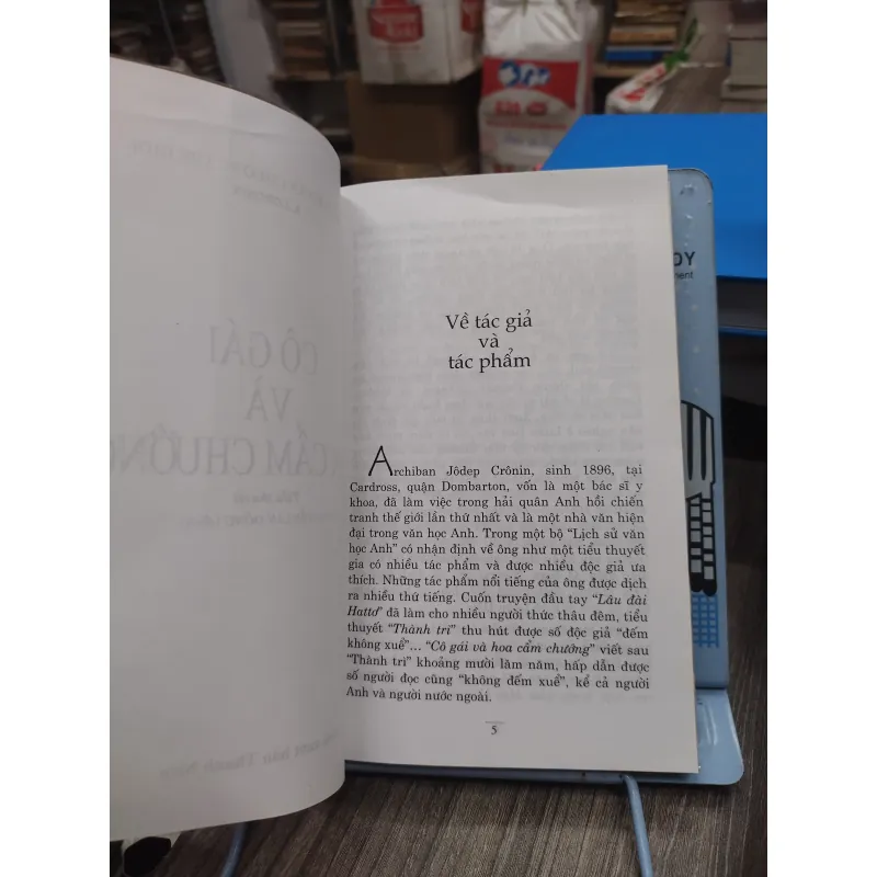 Sách: Cô gái và hoa cẩm chướng - TG: A.J. Cronin (B1) 732605