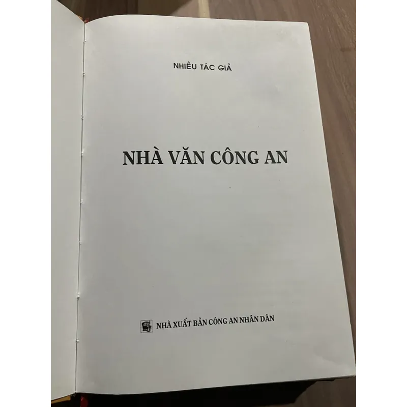 Nhà văn công an - sách khổ lớn - 240 trang  713079