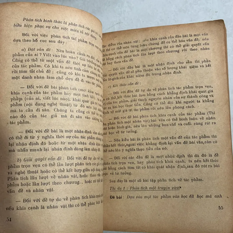 Tập làm văn cấp ba phổ thông - 1976s 783654