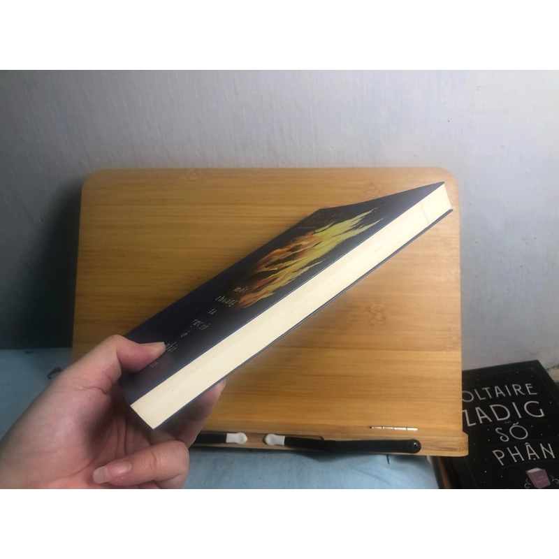 Một thoáng ta rực rỡ ở nhân gian (bản 2024) (like new) 327175