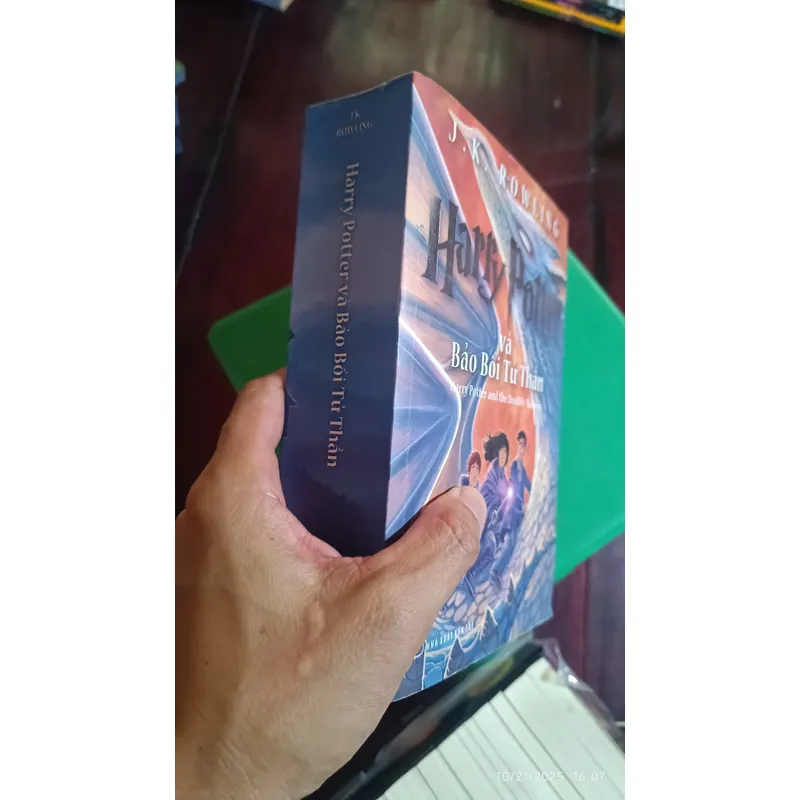 Harry Potter và Bảo Bối Tử Thần tập 7 bìa lâu đài 598574