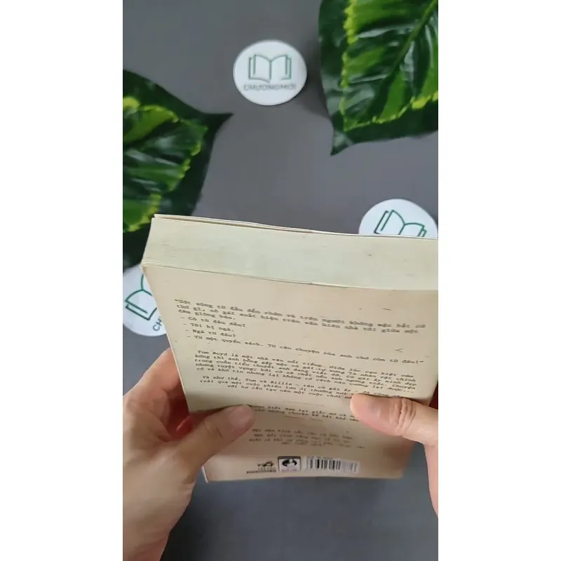 Cô Gái Trong Trang Sách - Guillaume Musso 604624