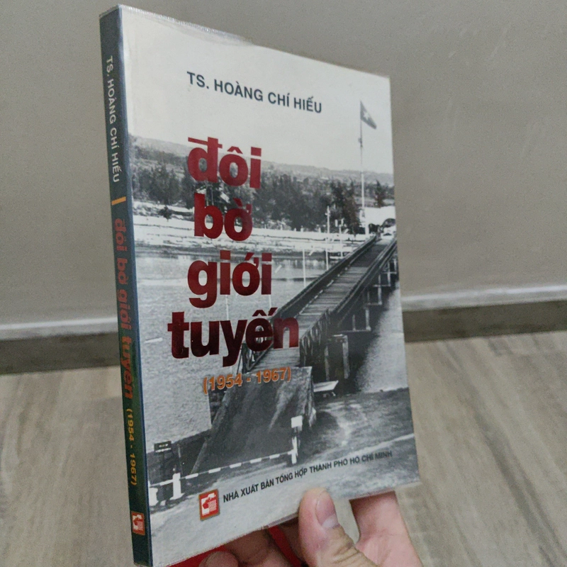 Đôi Bờ Giới Tuyến - TS. Hoàng Chí Hiếu 521655